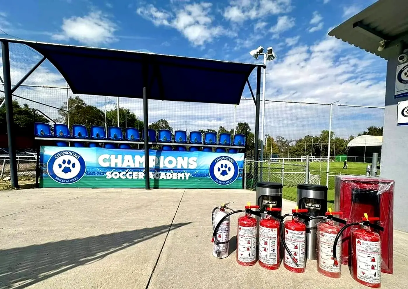 Gabinetes y extintores Grupo CRM en una instalación deportiva